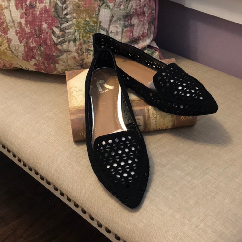 “Report” Ladies Black Slip Ons.  Like New! 8 1/2W.